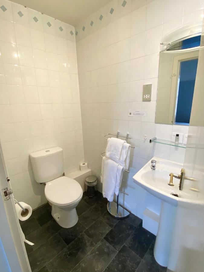 The County Hotel - Self Check-In, Ultra Fast Wi-Fi, Free Parking, Central Location Selkirk Eksteriør billede