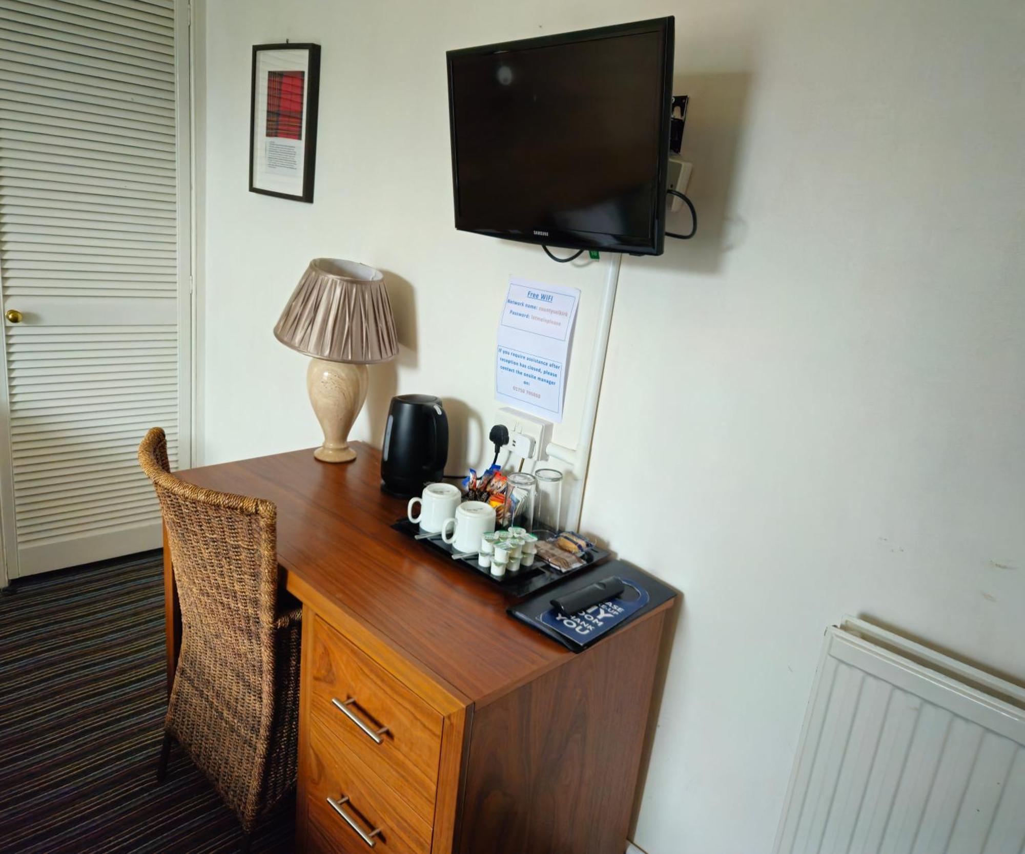 The County Hotel - Self Check-In, Ultra Fast Wi-Fi, Free Parking, Central Location Selkirk Eksteriør billede