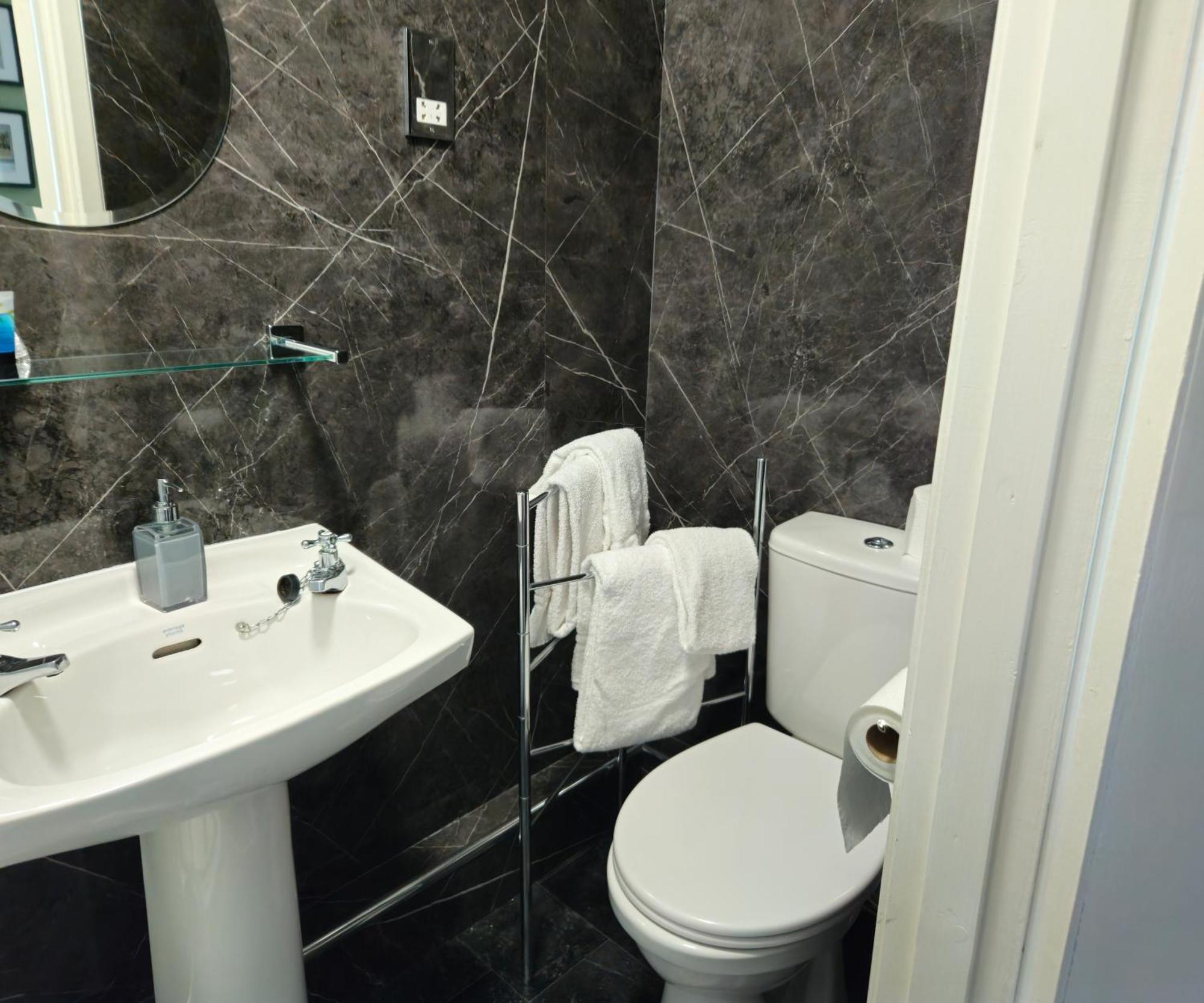The County Hotel - Self Check-In, Ultra Fast Wi-Fi, Free Parking, Central Location Selkirk Eksteriør billede