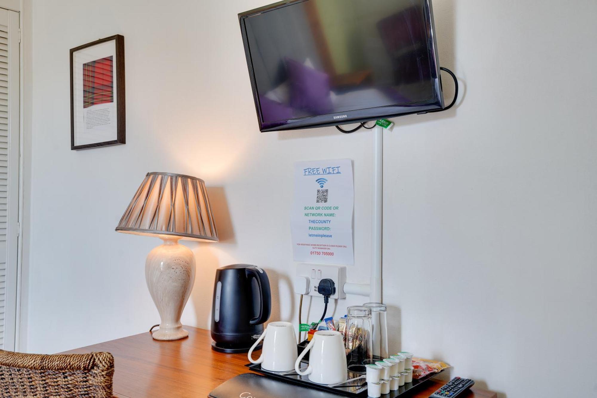 The County Hotel - Self Check-In, Ultra Fast Wi-Fi, Free Parking, Central Location Selkirk Eksteriør billede