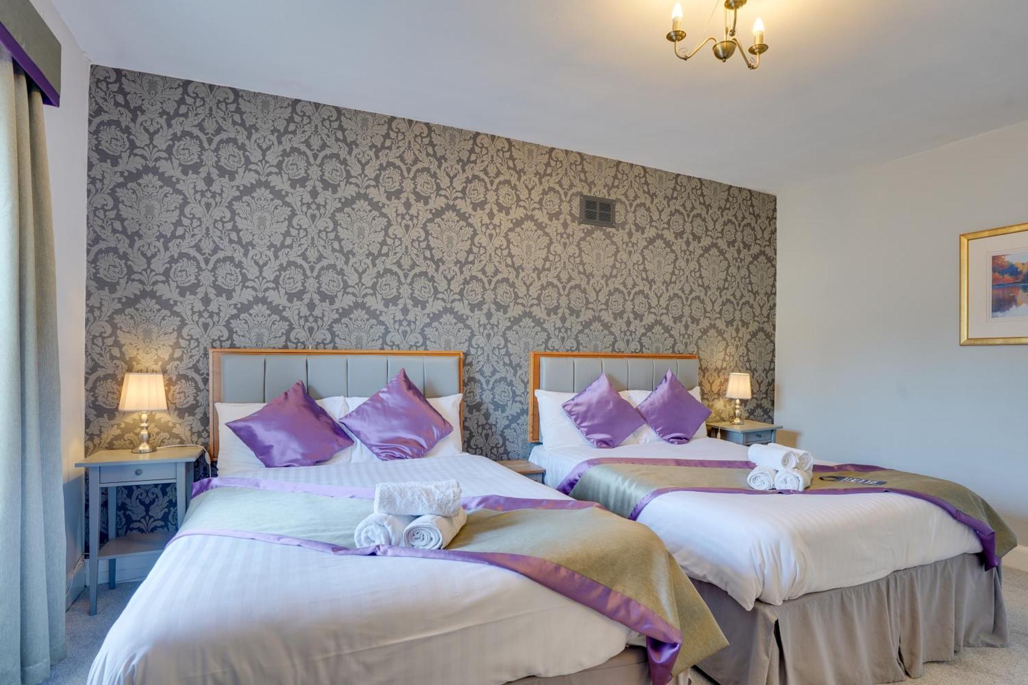 The County Hotel - Self Check-In, Ultra Fast Wi-Fi, Free Parking, Central Location Selkirk Eksteriør billede