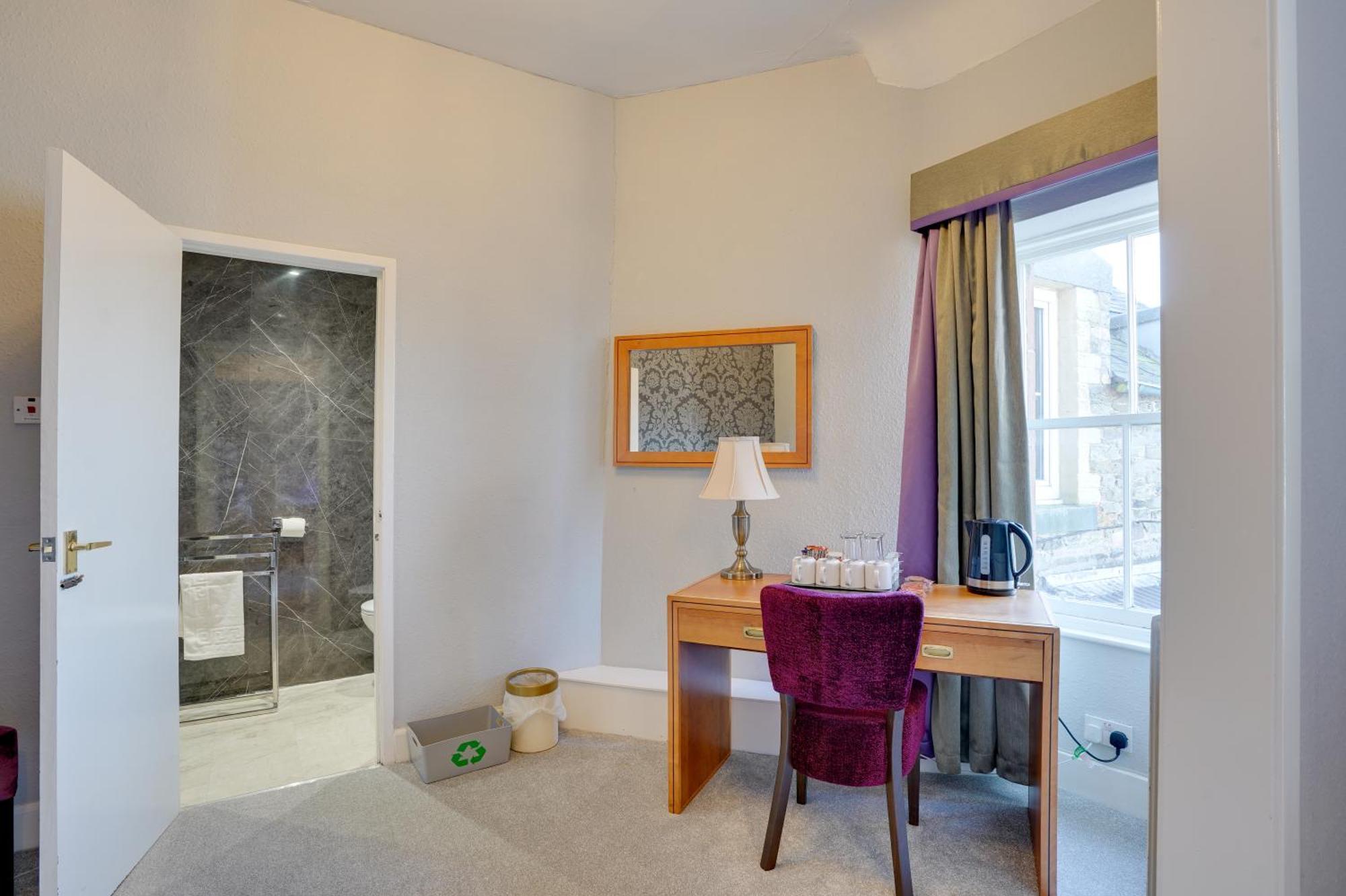 The County Hotel - Self Check-In, Ultra Fast Wi-Fi, Free Parking, Central Location Selkirk Eksteriør billede