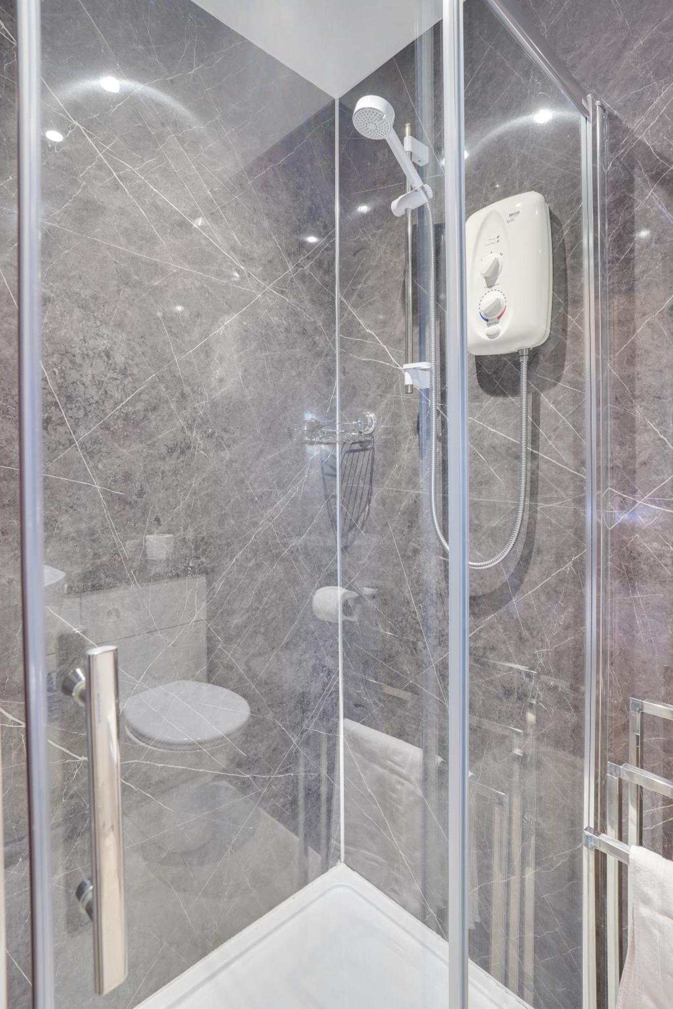 The County Hotel - Self Check-In, Ultra Fast Wi-Fi, Free Parking, Central Location Selkirk Eksteriør billede